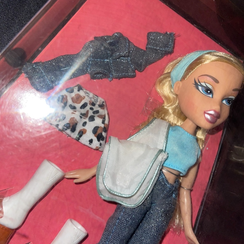 UNDETAILED 2001 BRATZ CLOE- INTERNATIONAL RELEASE - Picture 5 of 5